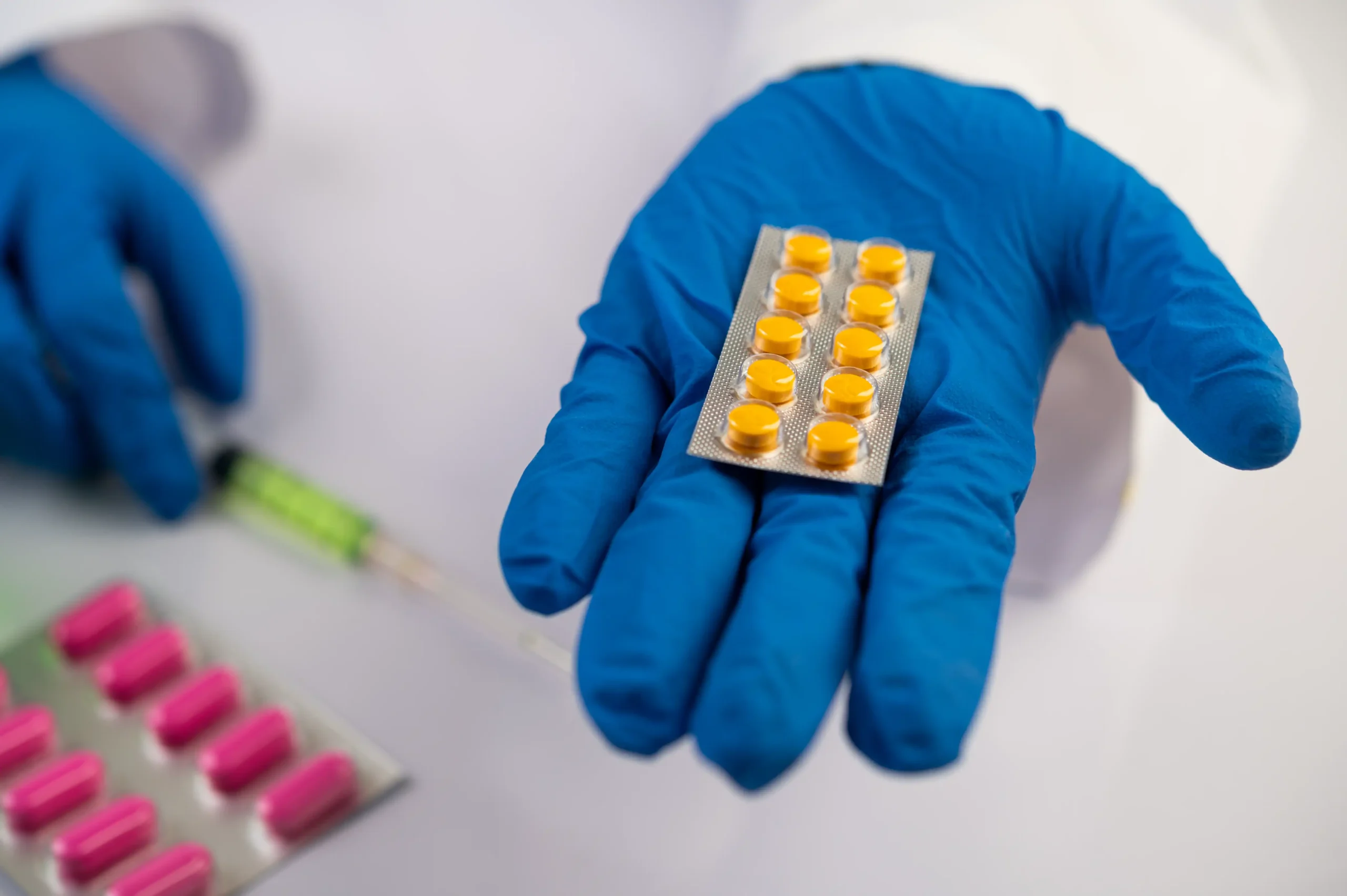 Tratamiento antibiótico local o sistémico